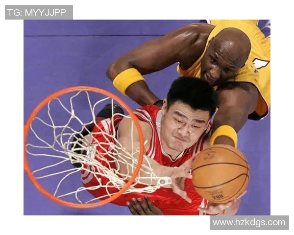 姚明在篮球场上庆祝胜利的瞬间展现了无与伦比的激情与荣耀 姚明在篮球场上庆祝胜利的瞬间展现了无与伦比的激情与荣耀