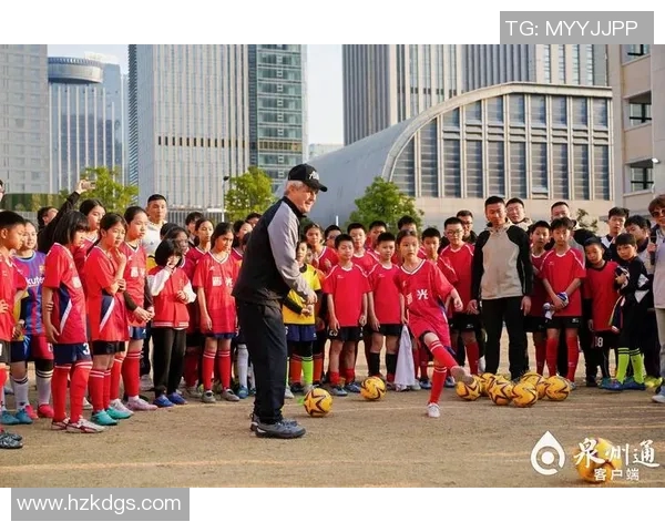 与足球明星亲密互动的趣味游戏体验，尽享足球魅力与明星风采的完美结合