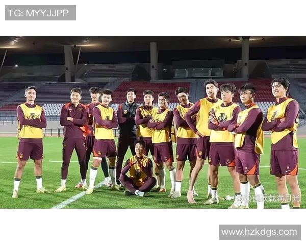 中国足球队迎战伊拉克队全力争胜展现实力与团队精神